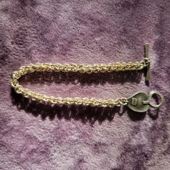 Sterling silver handmade bracelet with beautiful leaf closure. - Picture 4 of 7